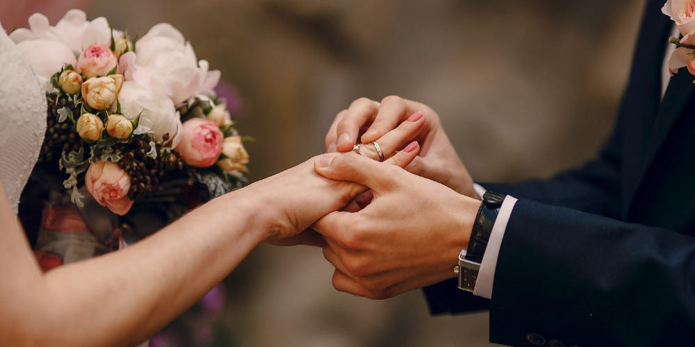 À quel doigt porter l'alliance de mariage ?