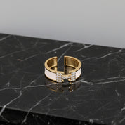 bague avec pierre colorée​