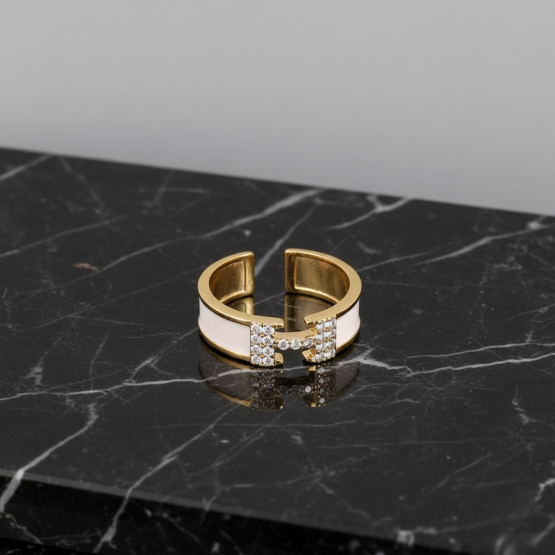 bague avec pierre colorée​