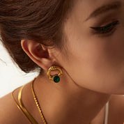 Boucles d’oreilles puce cercle doré avec pierre verte – Acier inoxydable