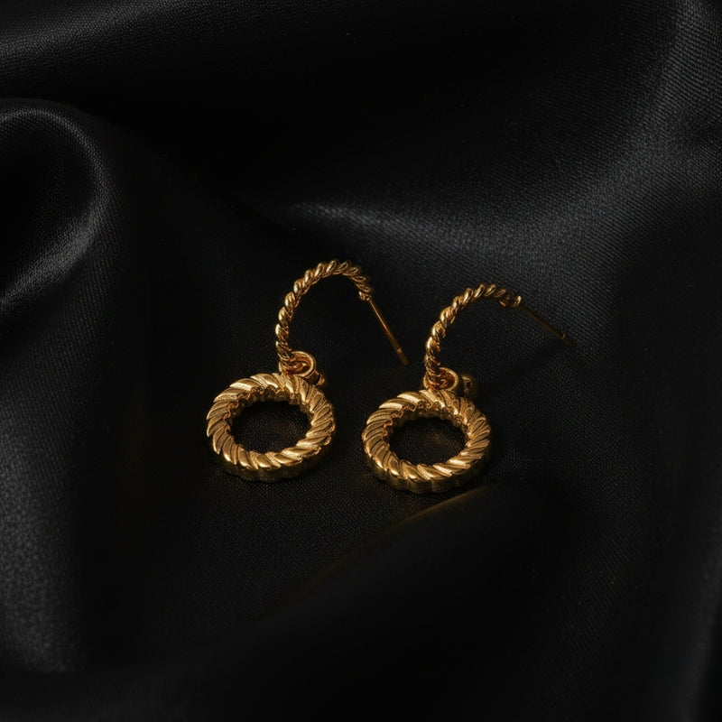 Boucles d’oreilles crochets – Design torsadé moderne 18K