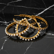 Boucles d'oreilles créoles perles blanches