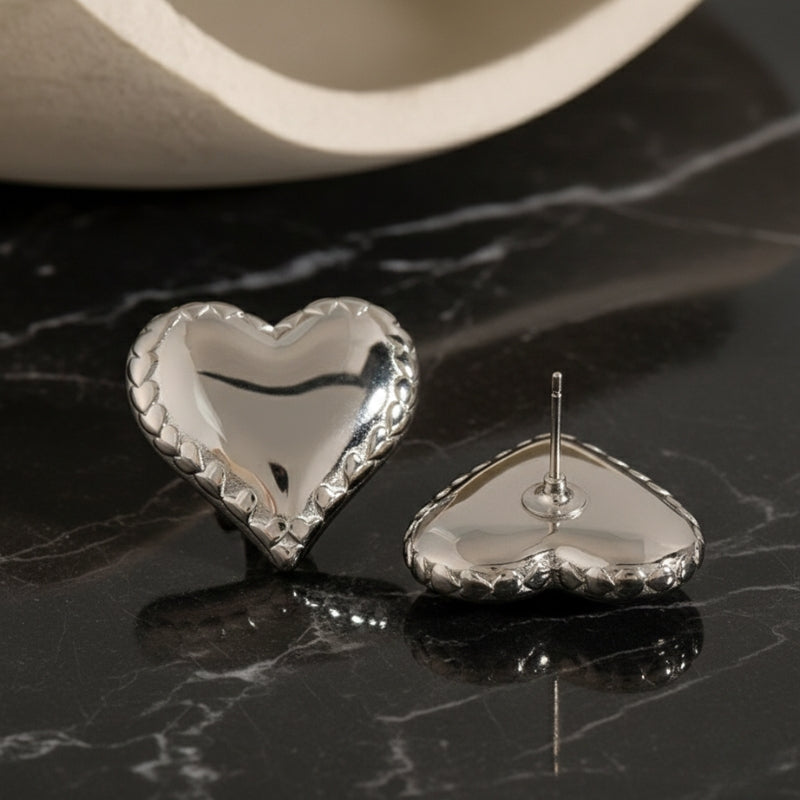 Boucles d'oreilles cœur bordure gravée – Bijou acier inoxydable et plaqué or 18K