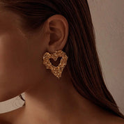 Boucles d’oreilles cœur doré 18K martelé forme creuse