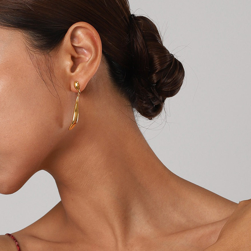 Boucles d’oreilles fines pendantes – Design en ligne goutte