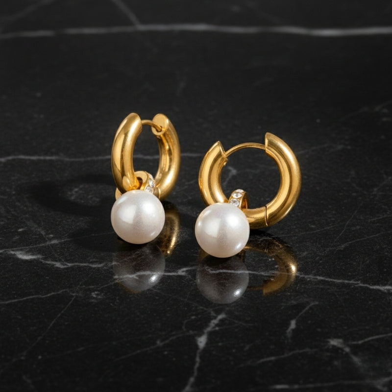 Boucles d’oreilles perle baroque – Anneaux dorés avec perles pendantes