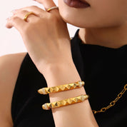 Bracelet jonc ciselé en acier inoxydable – Finition pyramidale