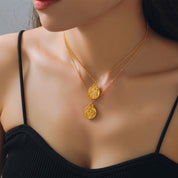 Collier personnalisé médaillon astro disponible en doré et argenté