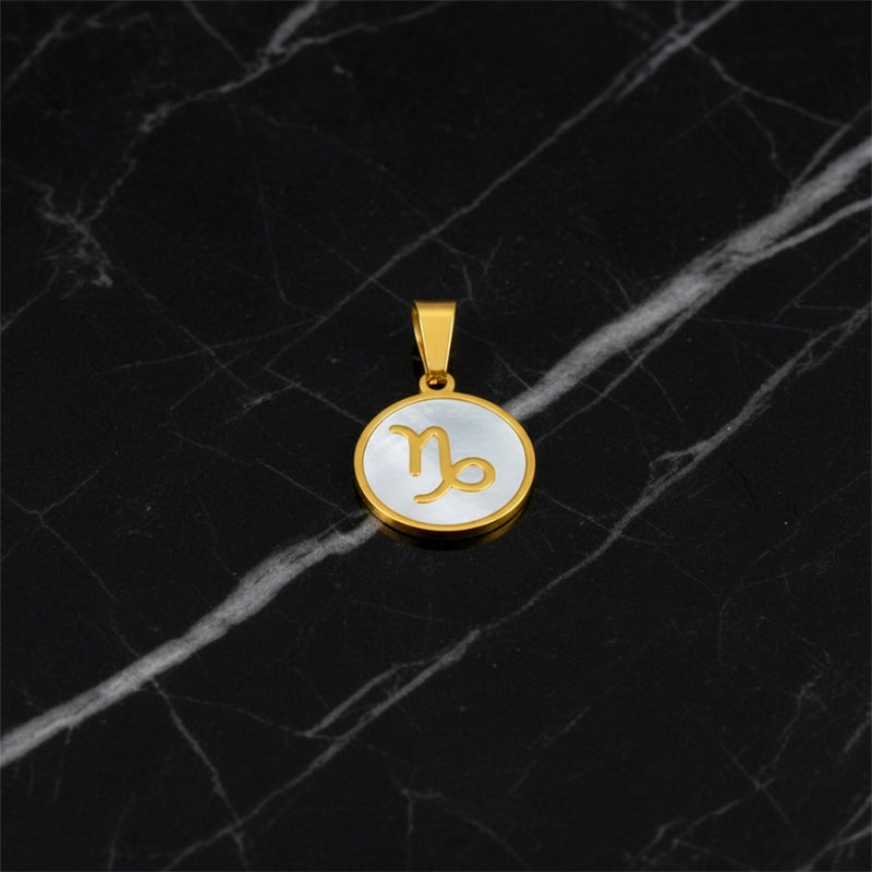 Signe astrologique avec un pendentif constellation personnalisé effet nacre blanche
