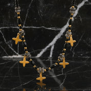 Collier pendentif croix et étoile – Perles et dorure 18K