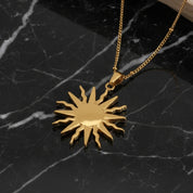 Collier lune et soleil en acier inoxydable et plaquage or 18k