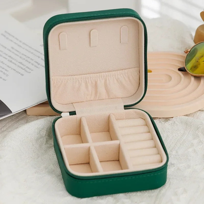 Boîte à bijoux compacte