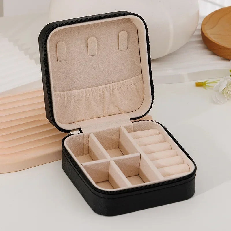 Boîte à bijoux compacte