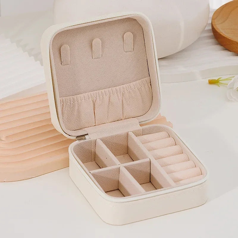 Boîte à bijoux compacte