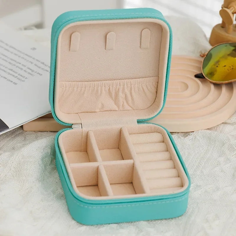 Boîte à bijoux compacte