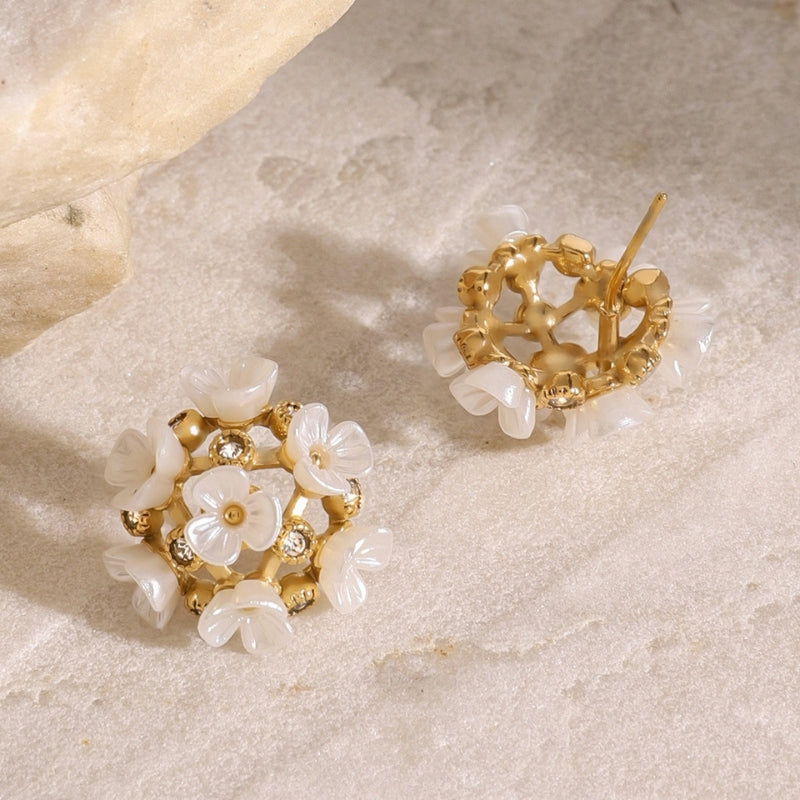 Boucles d’oreilles fleur blanche – Acier inoxydable plaqué or 18 carats