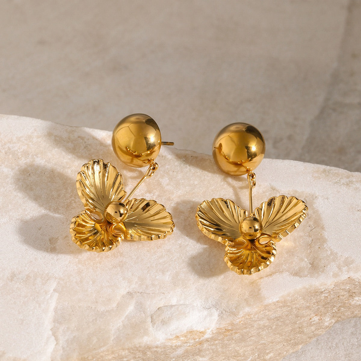 Boucle d'oreille fleur pendante