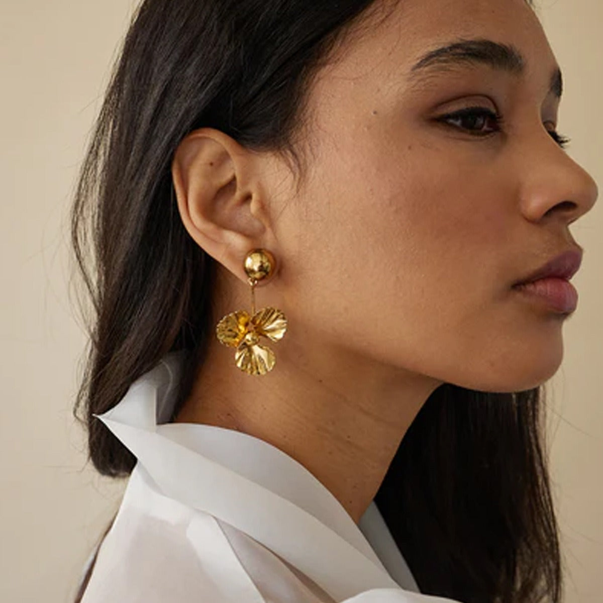 Boucle d’oreille fleur pendante – Acier inoxydable plaqué or 18 carats
