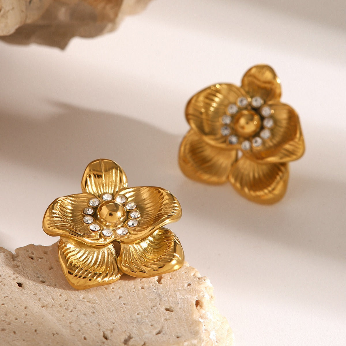Boucle d'oreille fleur vintage