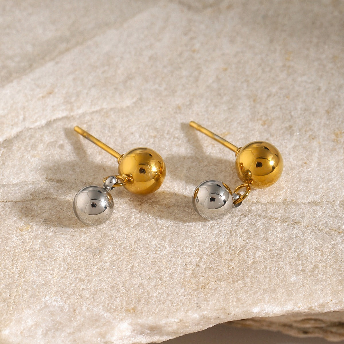Boucle d'oreille puce perle