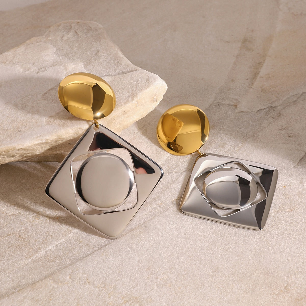 Boucles d’oreilles carrées pendantes – Design géométrique en acier inoxydable doré 18K