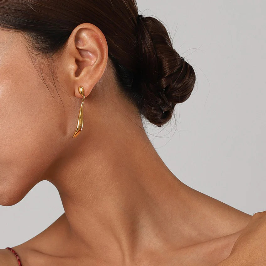 boucles-d-oreilles-fines-pendantes_2.webp