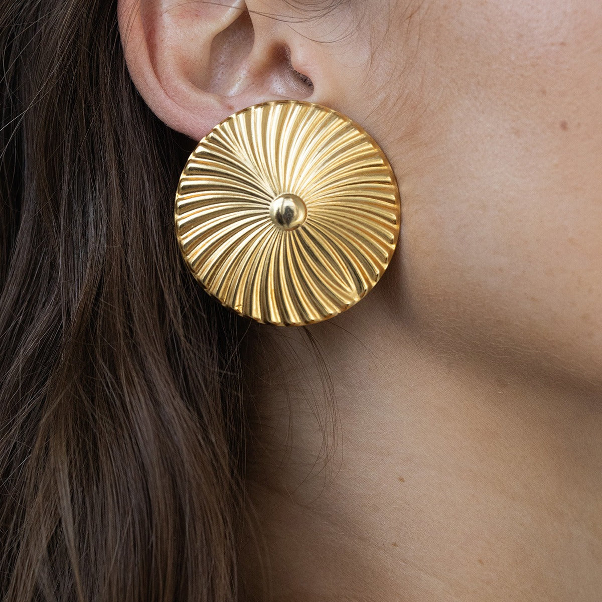 Boucles d’oreilles rondes texturées modernes – acier inoxydable PVD 18K