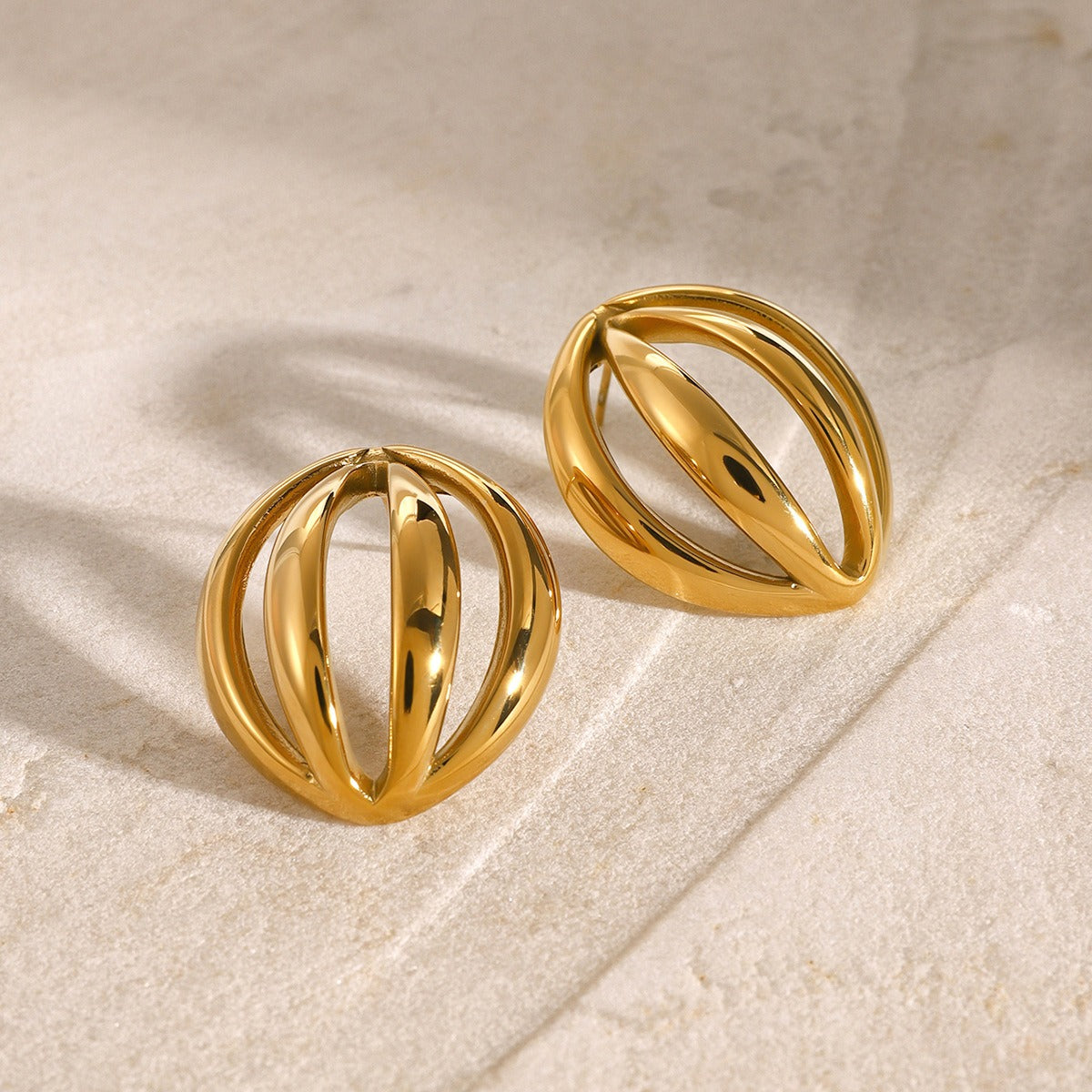 Boucles d’oreilles ovales dorées minimalistes – acier inoxydable PVD 18K
