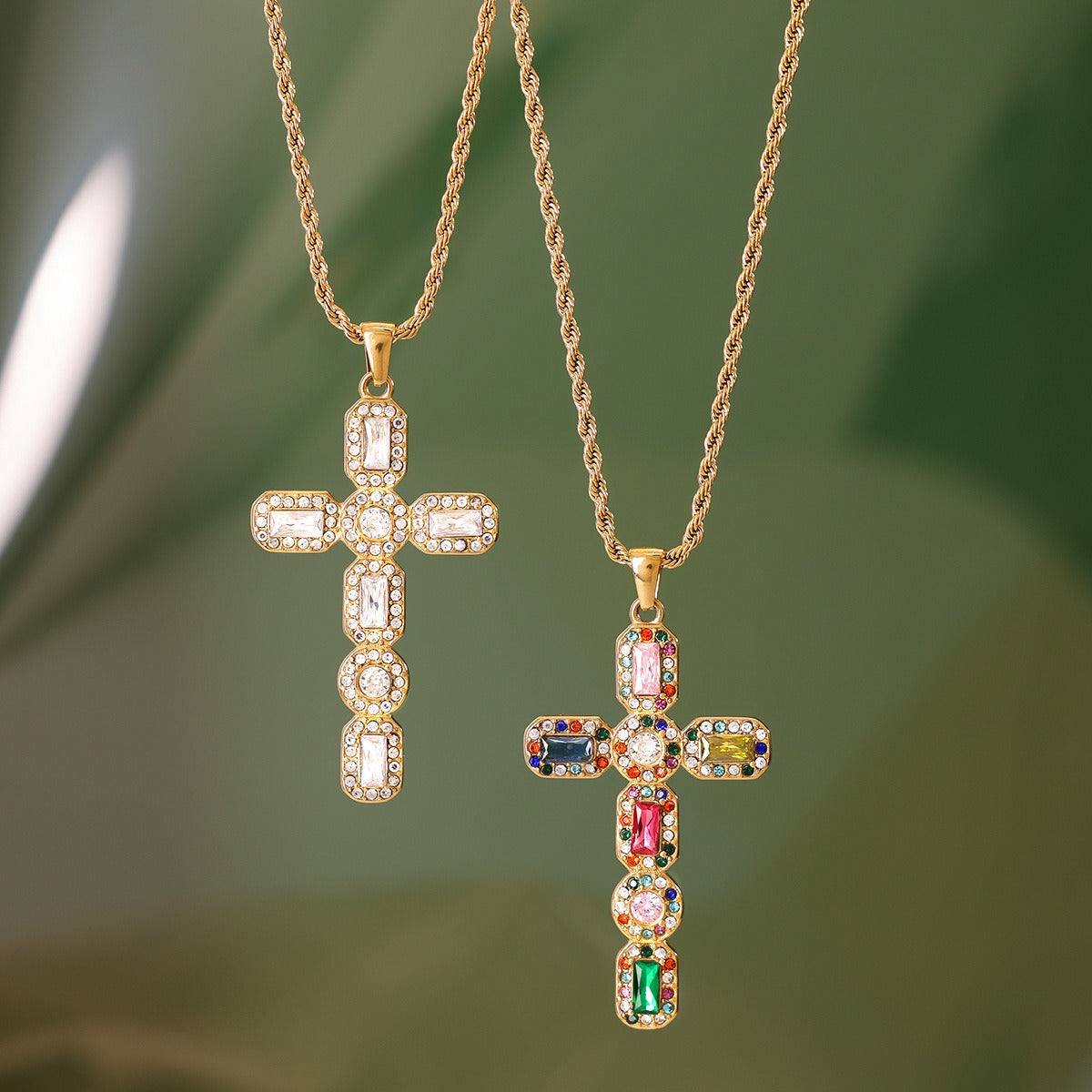 Collier Croix Chrétienne – Pendentif zircon et acier inoxydable doré