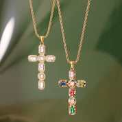 Collier Croix Chrétienne – Pendentif zircon et acier inoxydable doré