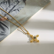 Collier croix pierre
