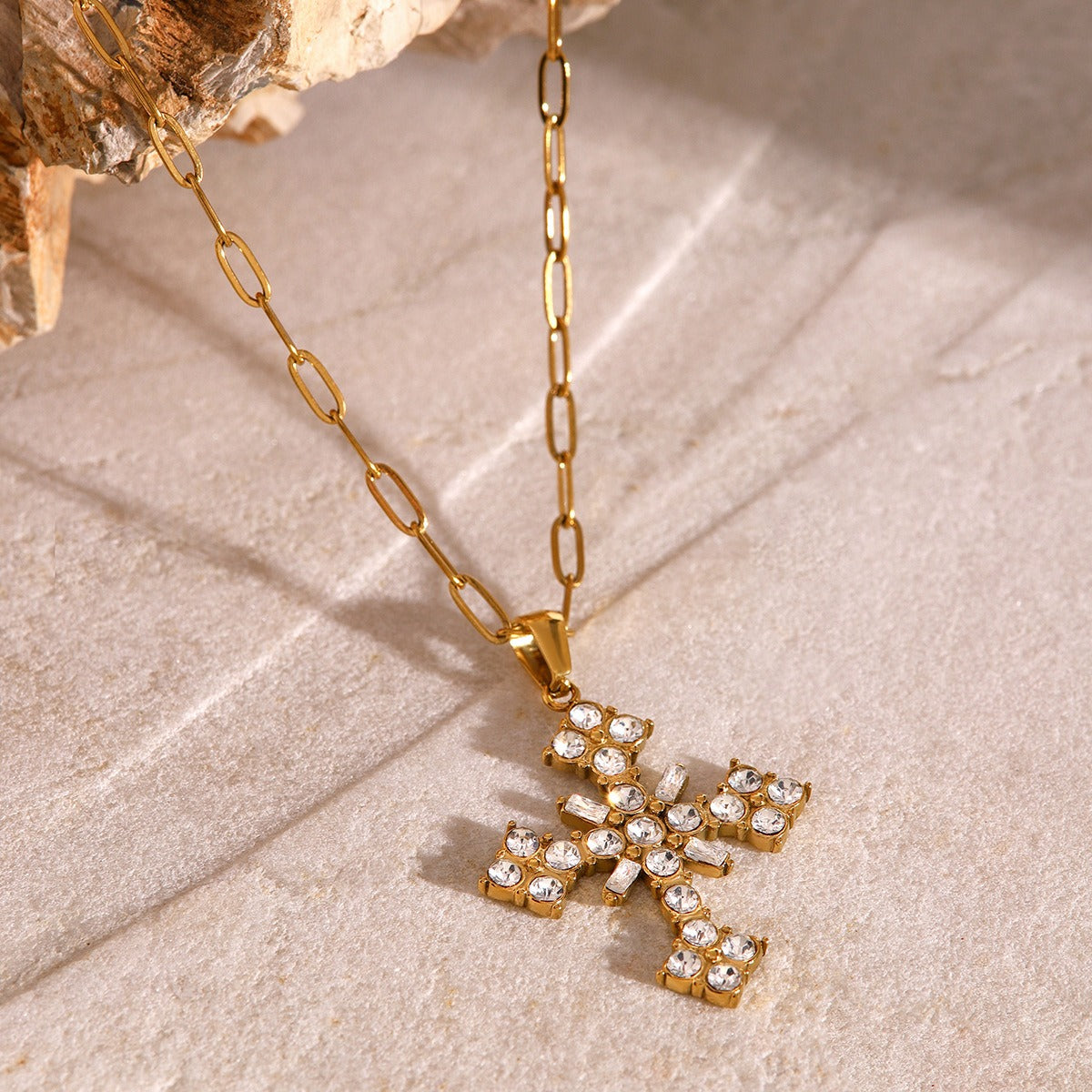 Collier croix strass en acier inoxydable doré
