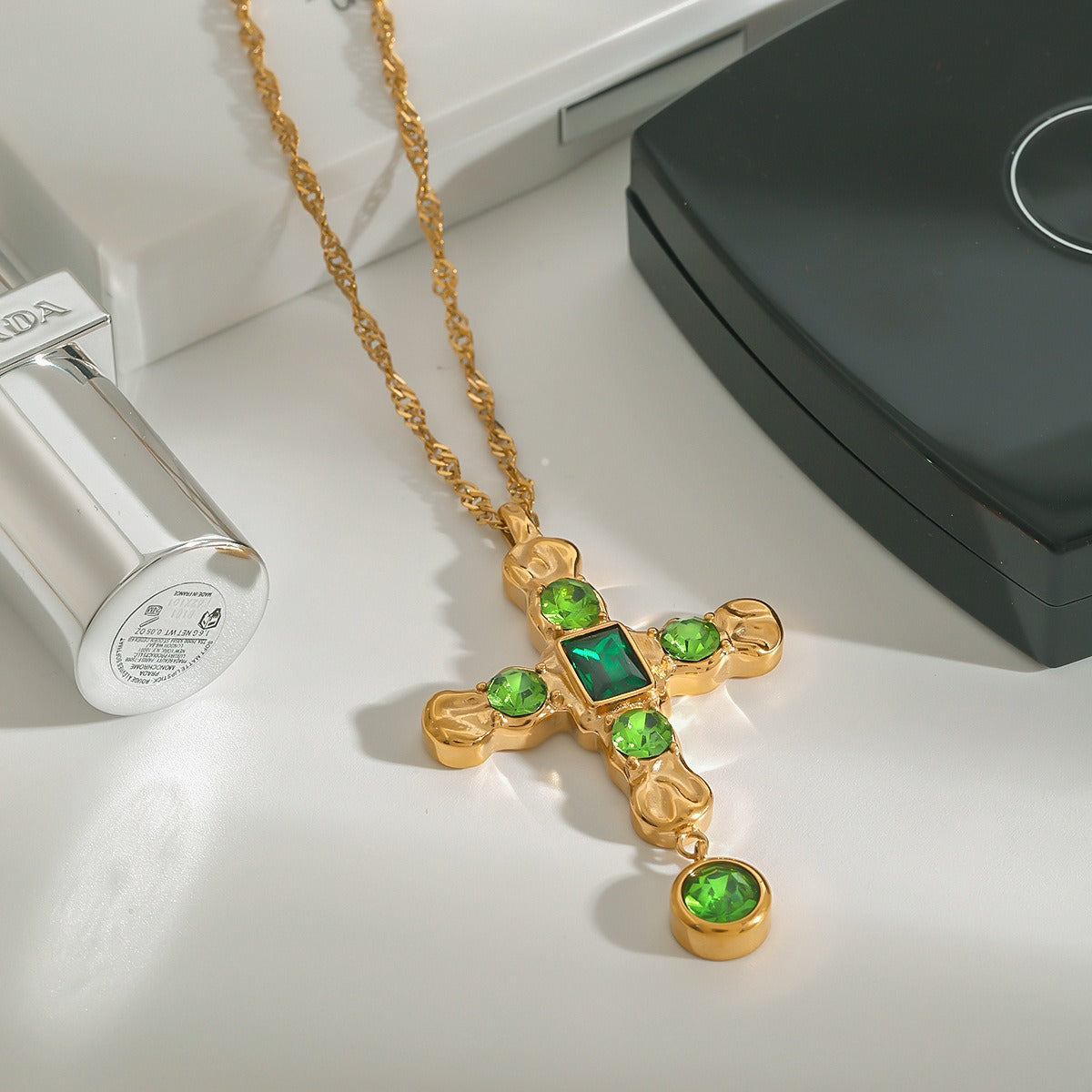 Collier croix verte