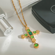 Collier croix verte
