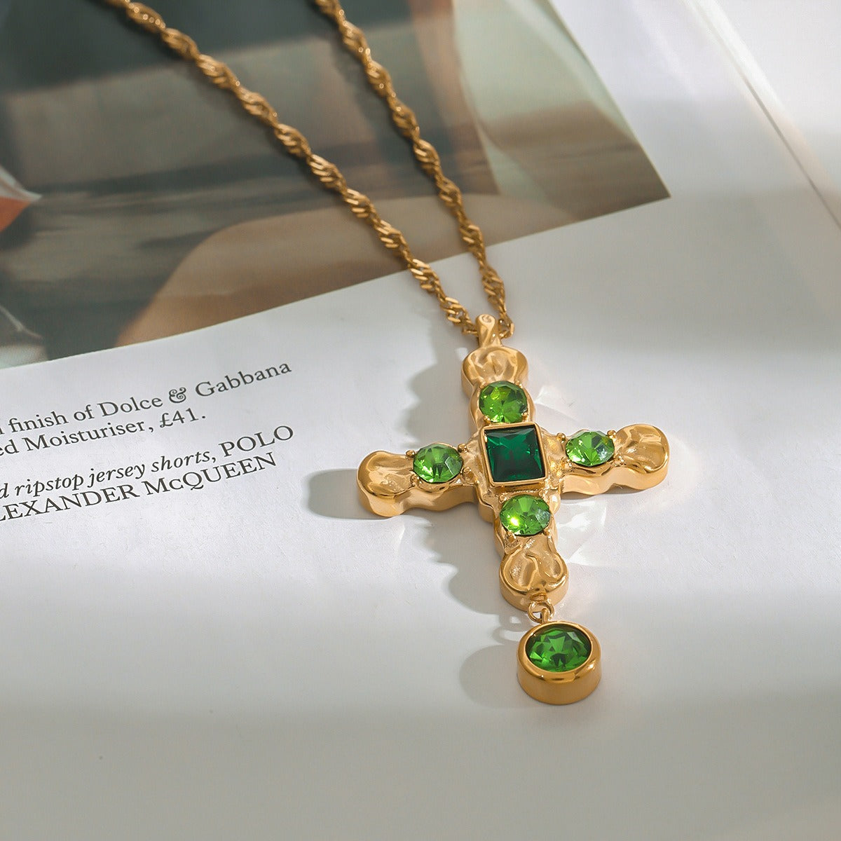 Collier Croix Verte – Acier inoxydable doré 18K avec pierres vertes