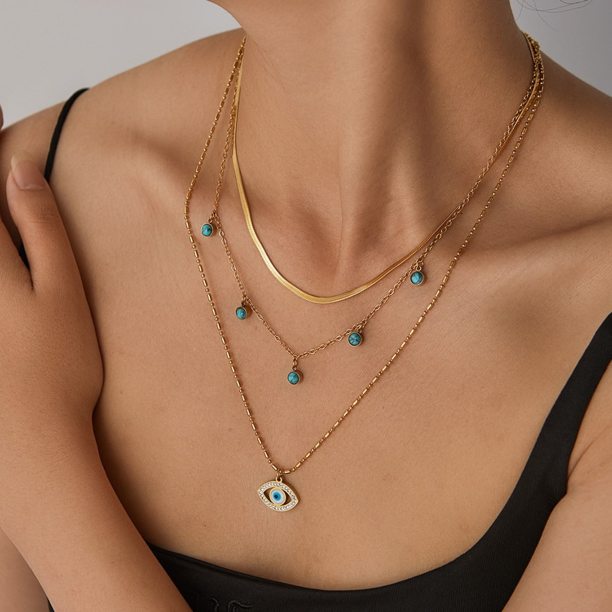 Collier multirang avec perles et pendentif œil – Acier inoxydable et pvl or 18K pour femme