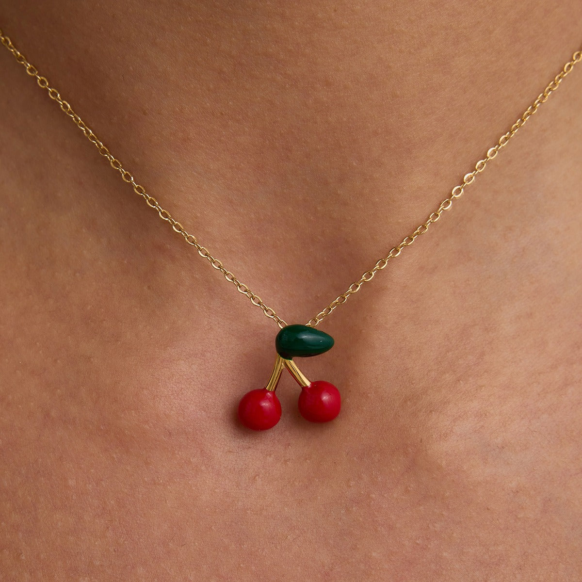 Collier pendentif cerise rouge en acier inoxydable et or 18K