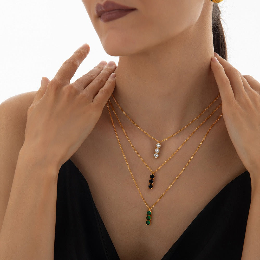 Collier pendentif doré avec strass carrés – Acier inoxydable et plaqué 18K
