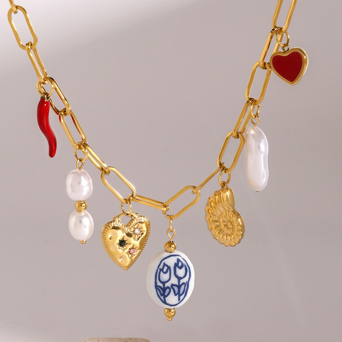 Collier doré fantaisie avec pendentifs colorés – Acier inoxydable et 18k