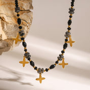 Collier pendentif croix et étoile – Perles et dorure 18K
