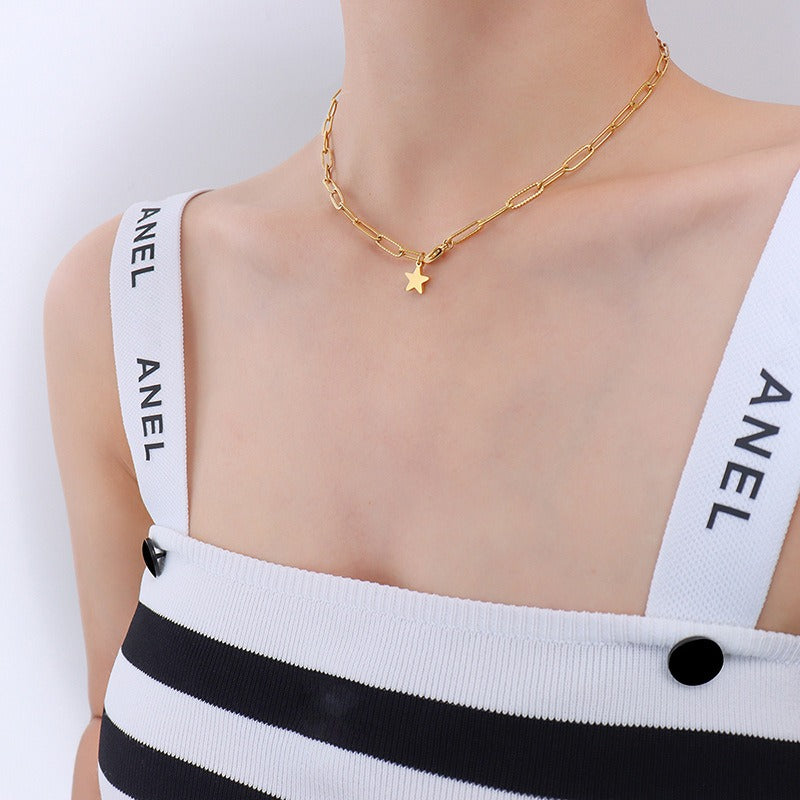 Collier pendentif étoile – Chaîne tombante dorée