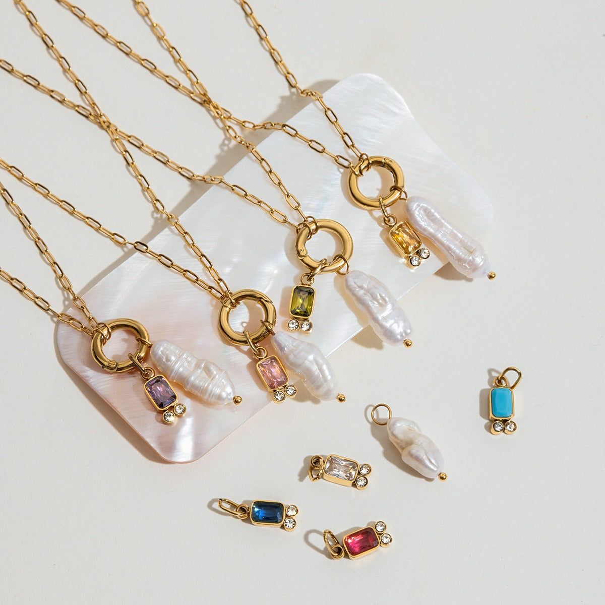 Collier personnalisé perle blanche et pierre de naissance