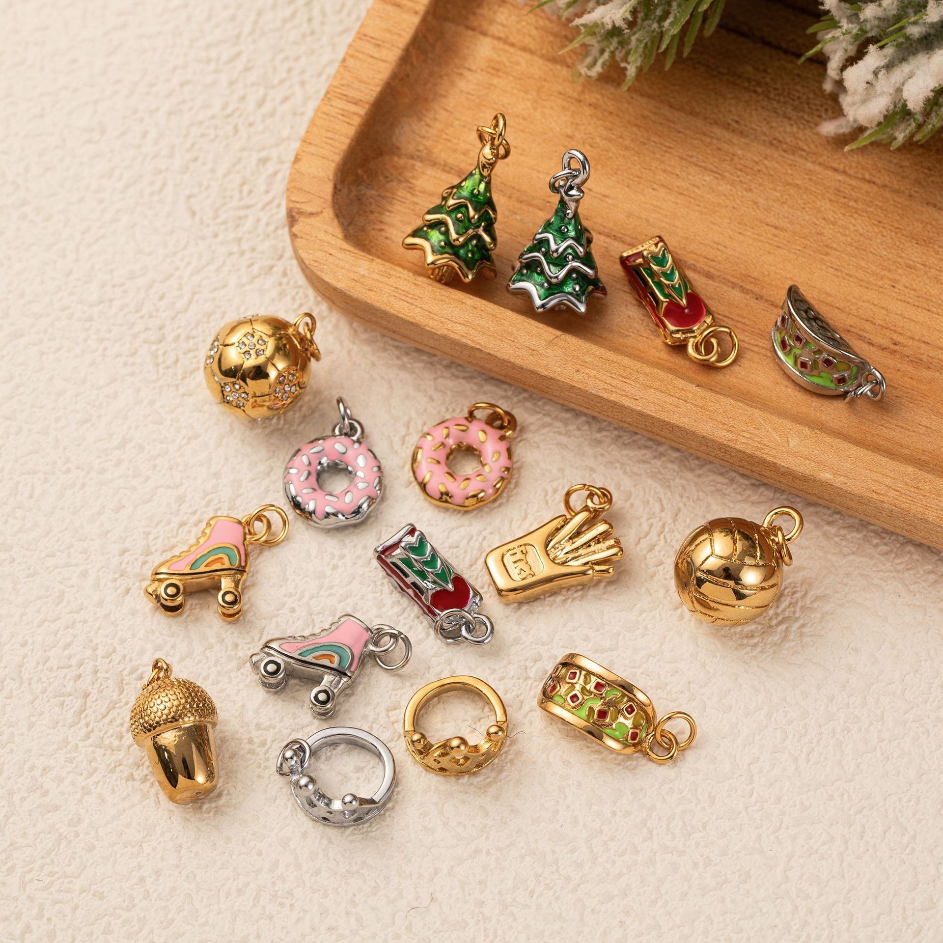 Collier personnalisable de Noël avec chaînes dorées, argentées et charms