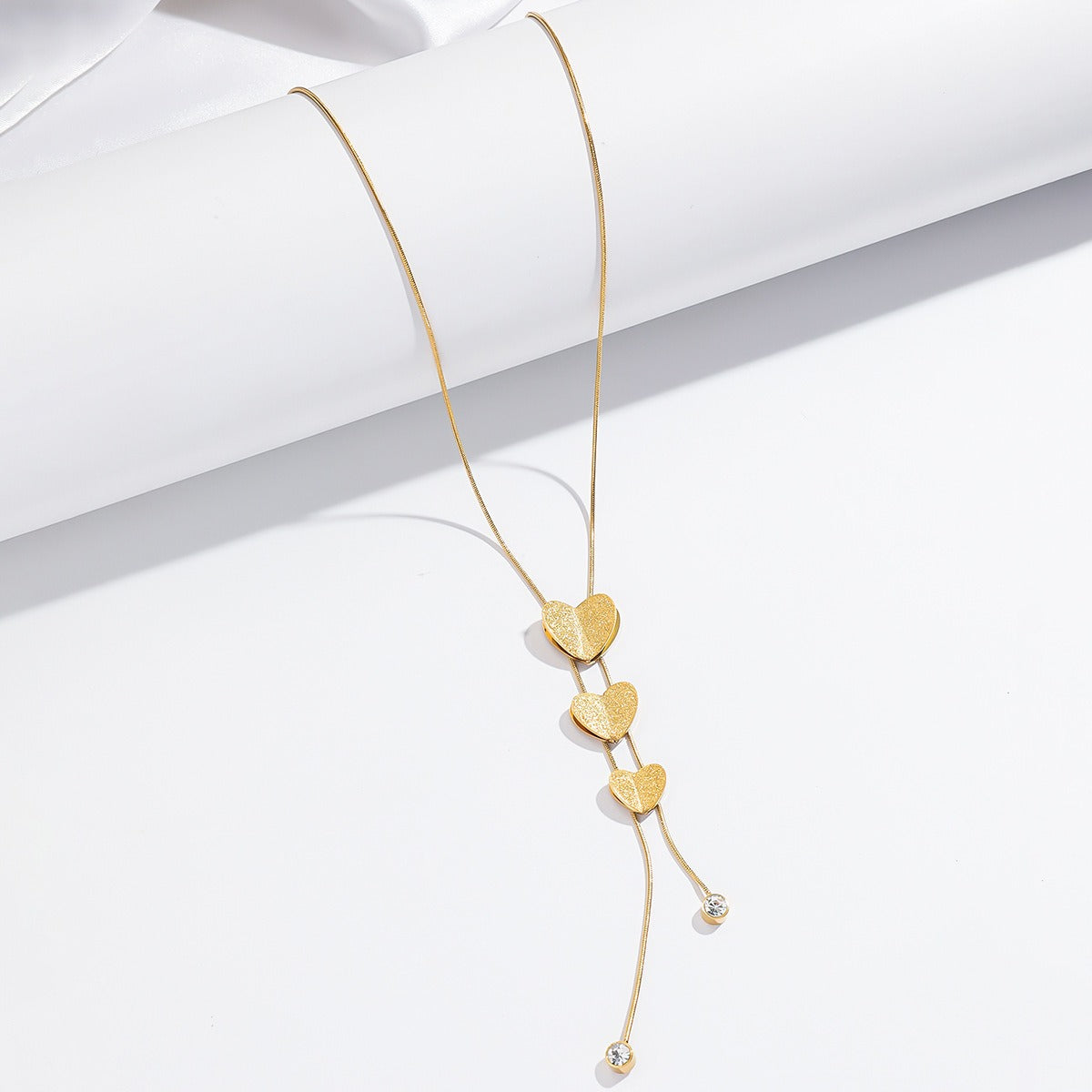 Collier pendentif trois cœurs en acier inoxydable doré