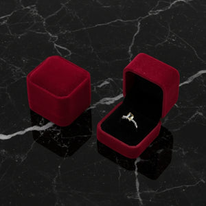 Écrin bague velours rouge bordeaux