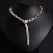 Gros collier fantaisie serpent – Acier inoxydable doré avec strass