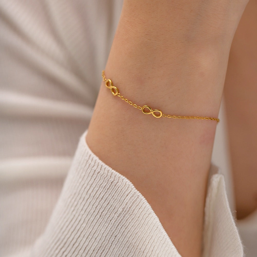 Parure Infini collier et bracelet dorés en acier inoxydable et PVD 18K
