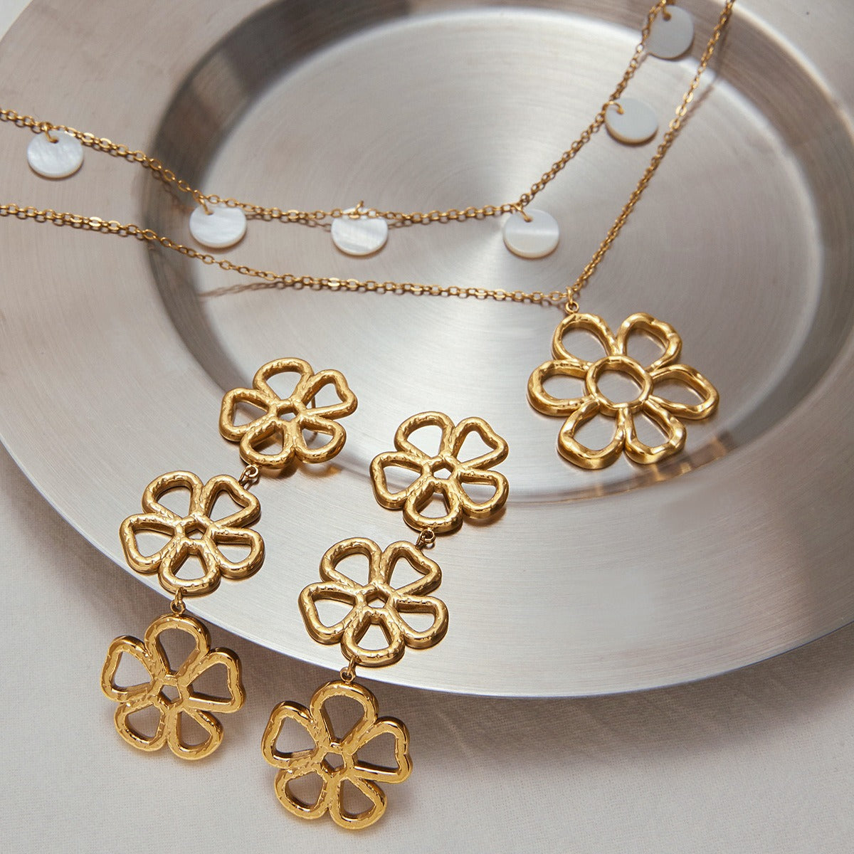 Parure multirang fleurs dorées