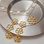 Parure multirang fleurs dorées