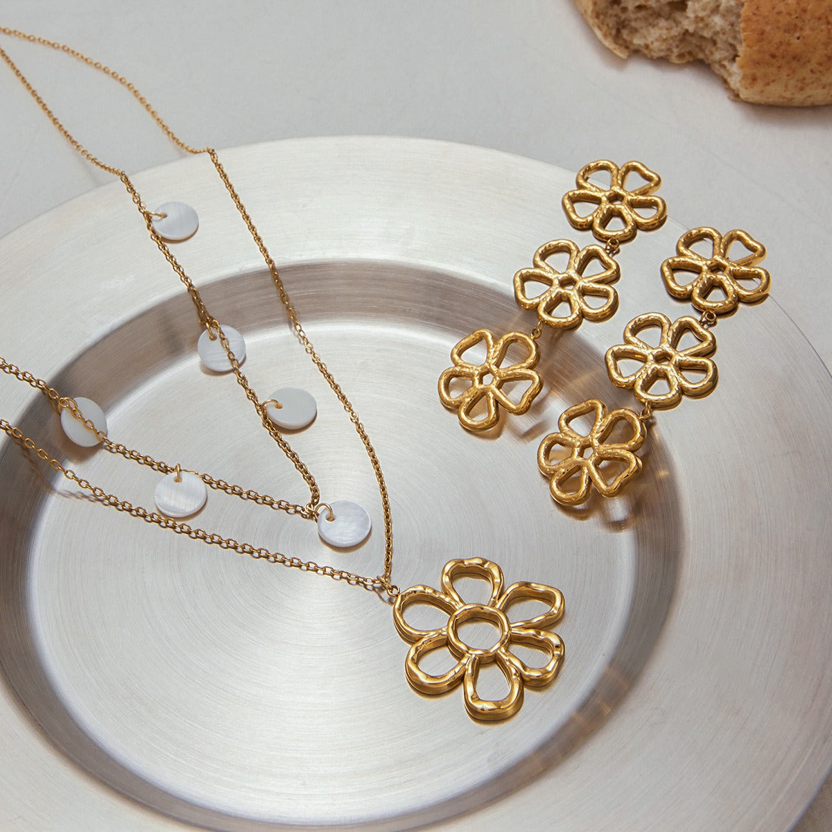 Parure multirang fleurs dorées en acier inoxydable et PVD 18K